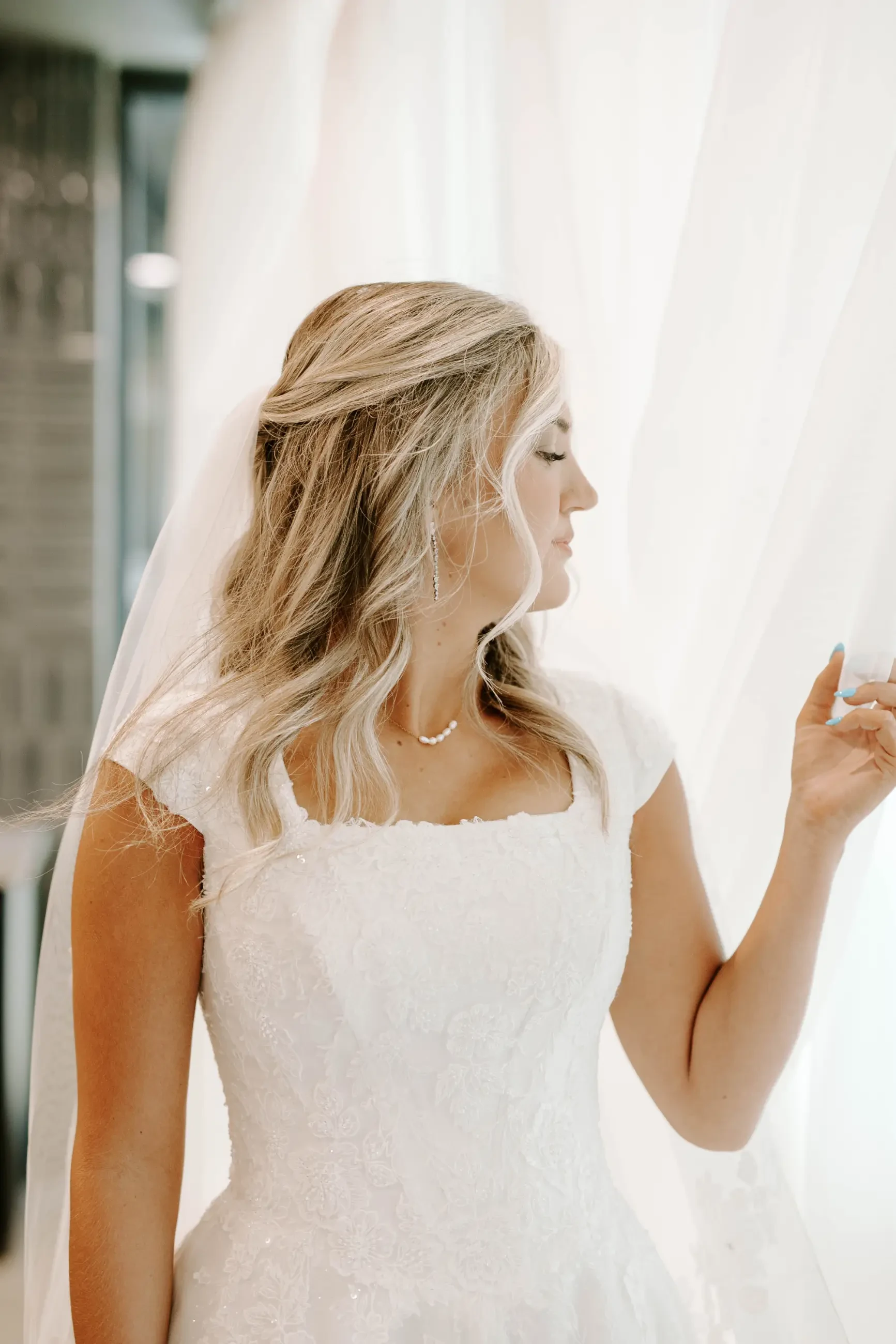 Who Typically Pays for the Wedding Dress? A Look at Tradition and Modern Norms Image