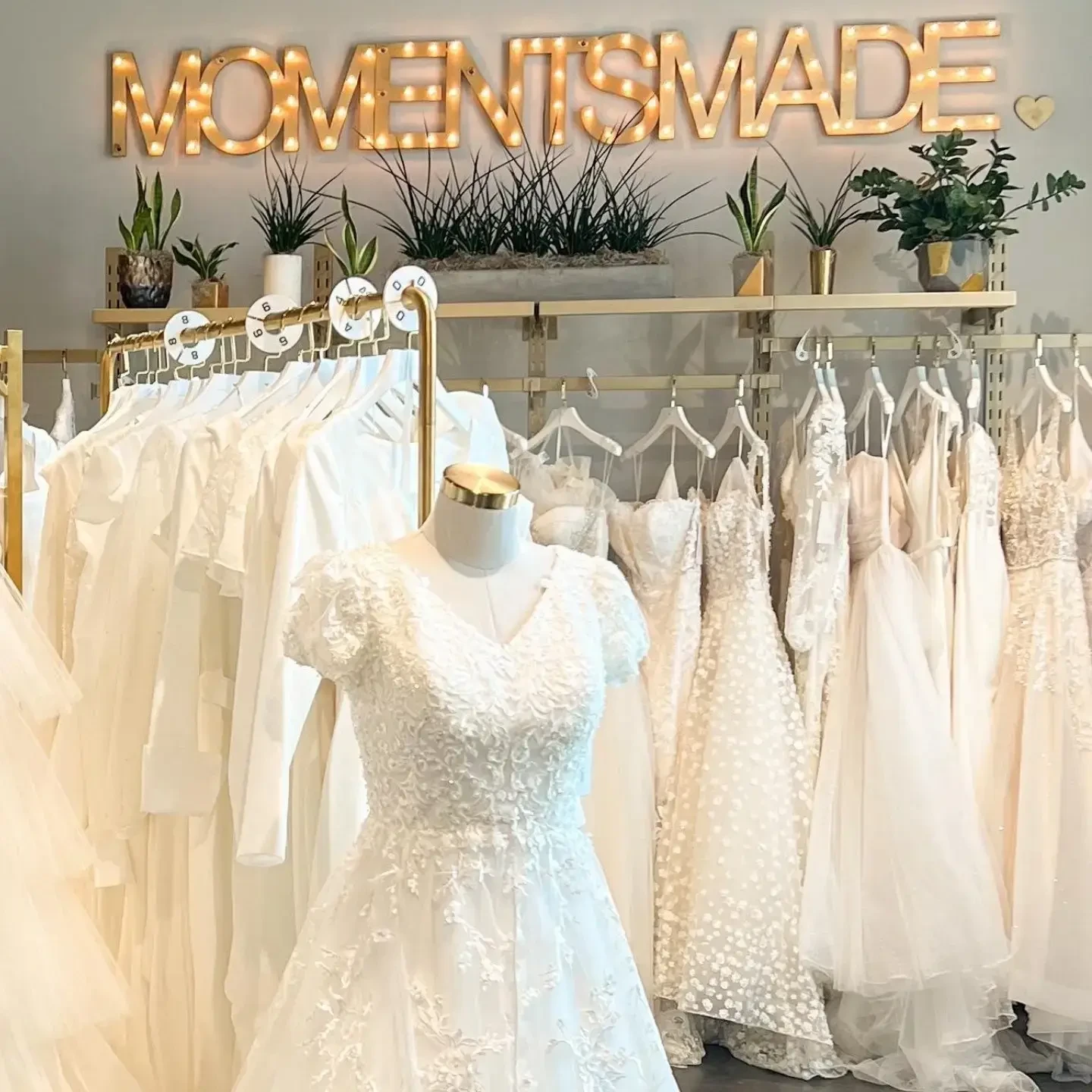 Weekday Vs Weekend Bridal Appointments: Which is Better?. Desktop Image