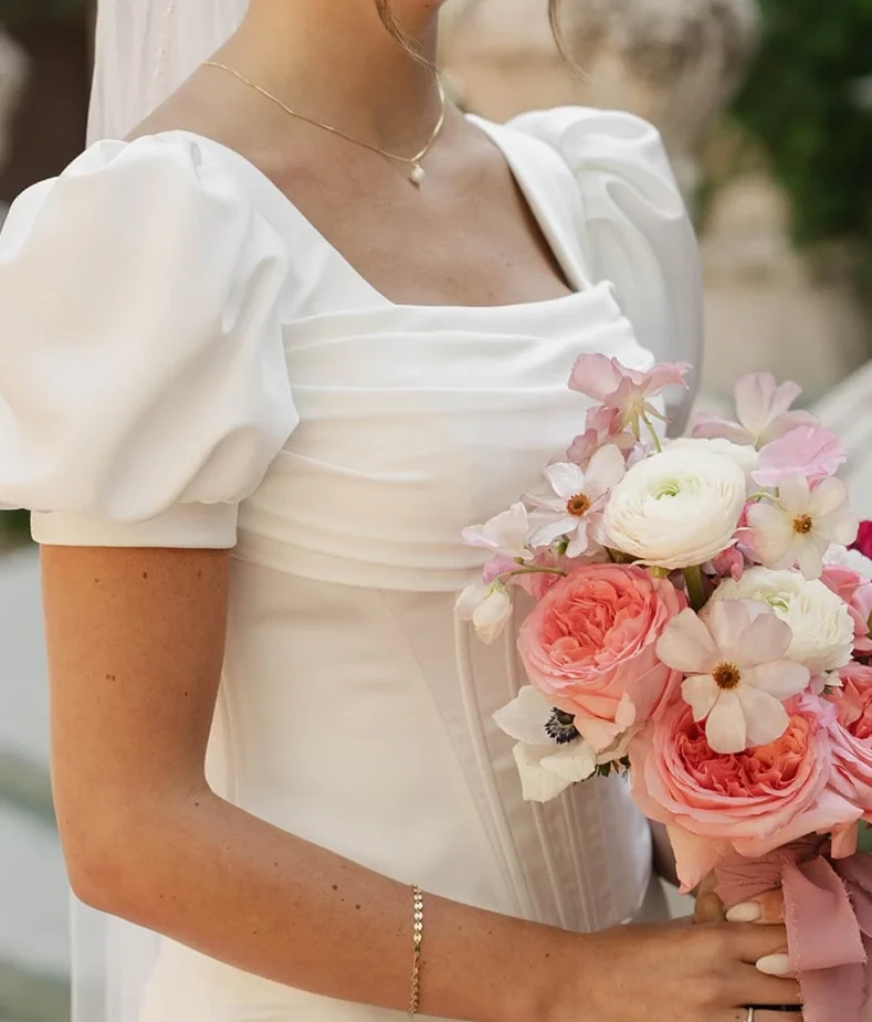 Photo of the model with flowers