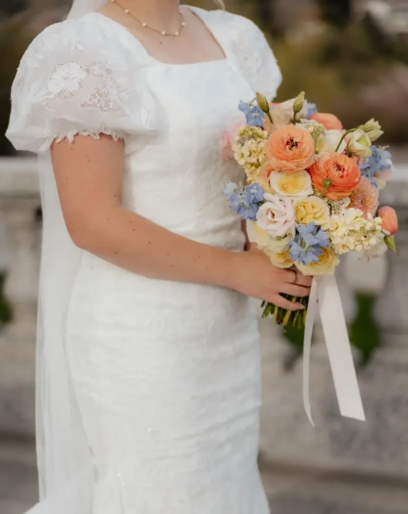 Photo of the model with flowers
