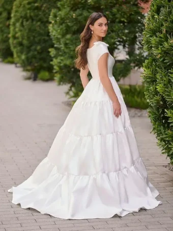 Janey #4 Ivory thumbnail