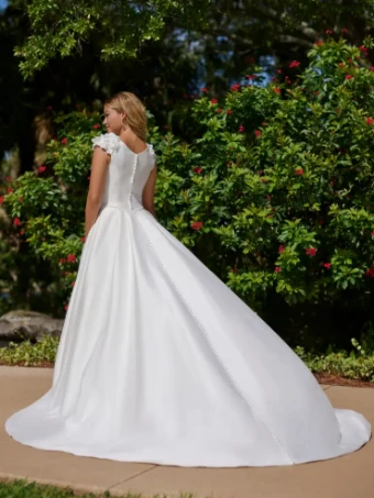Lark #2 Ivory thumbnail