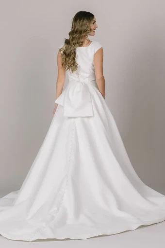Chloe #1 Ivory thumbnail