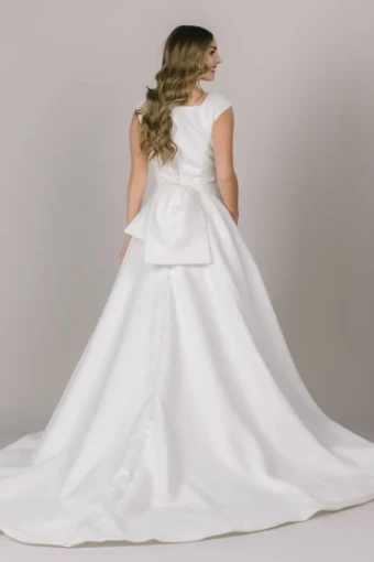 Chloe #1 Ivory thumbnail