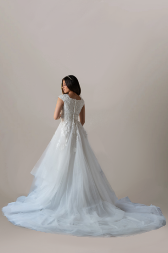 Luca #4 Ivory thumbnail