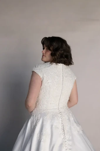 Carly #4 default Ivory thumbnail