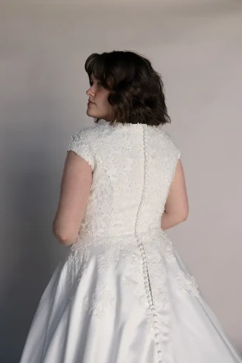 Carly #8 Ivory thumbnail