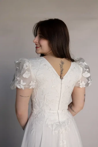Trinity #13 Ivory (Ivory Illusion) thumbnail