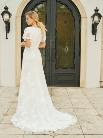 Larissa #4 Ivory thumbnail