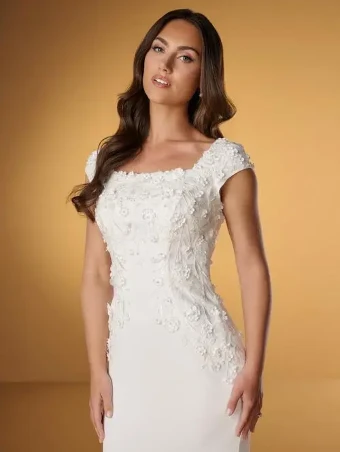 Eme #4 Ivory thumbnail